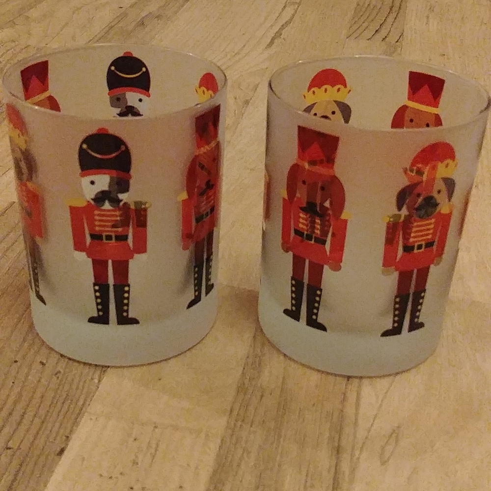 NEW Nutcracker Dog Frosted Drinking Glasses Set of 2